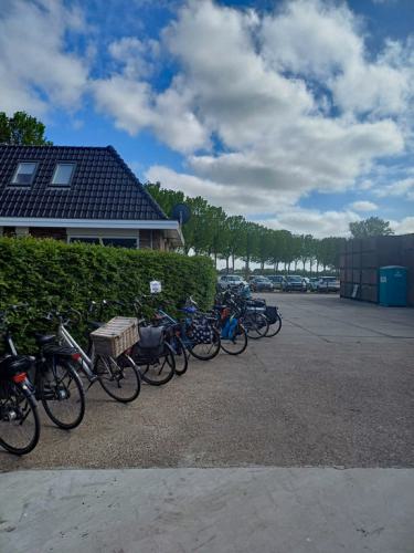 Boekenmarkt-Opmeer-is-begonnen-2025-3