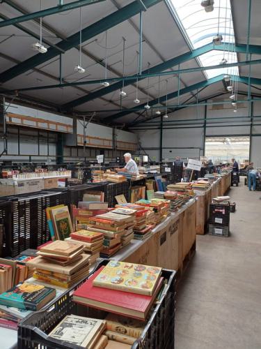 Boekenmarkt-Opmeer-is-begonnen-2025-8