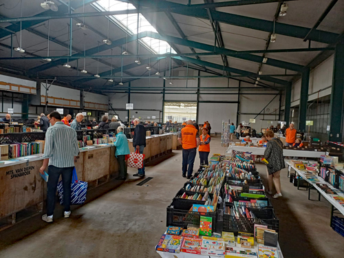 Boekenmarkt-Opmeer-is-begonnen-2025-album